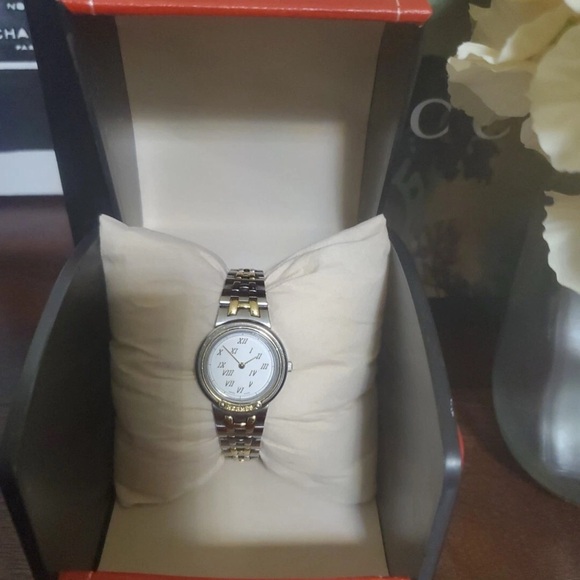 🦋 Hermes 🦋 Woman roman numerals Watch-EUC- - Picture 1 of 4